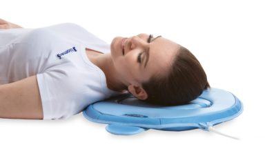 Comoda applicazione di magnetoterapia con l'utilizzo dell'applicatore A8P per problemi alla schiena, al rachide cervicale e alla testa.
